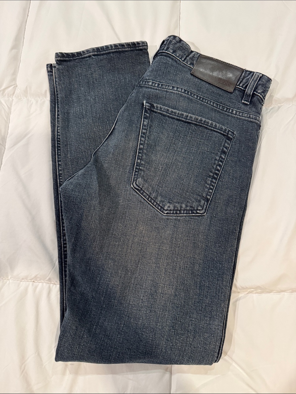 Hugo Boss Men's Dark Wash Blue Jeans - slim Fit - Delaware